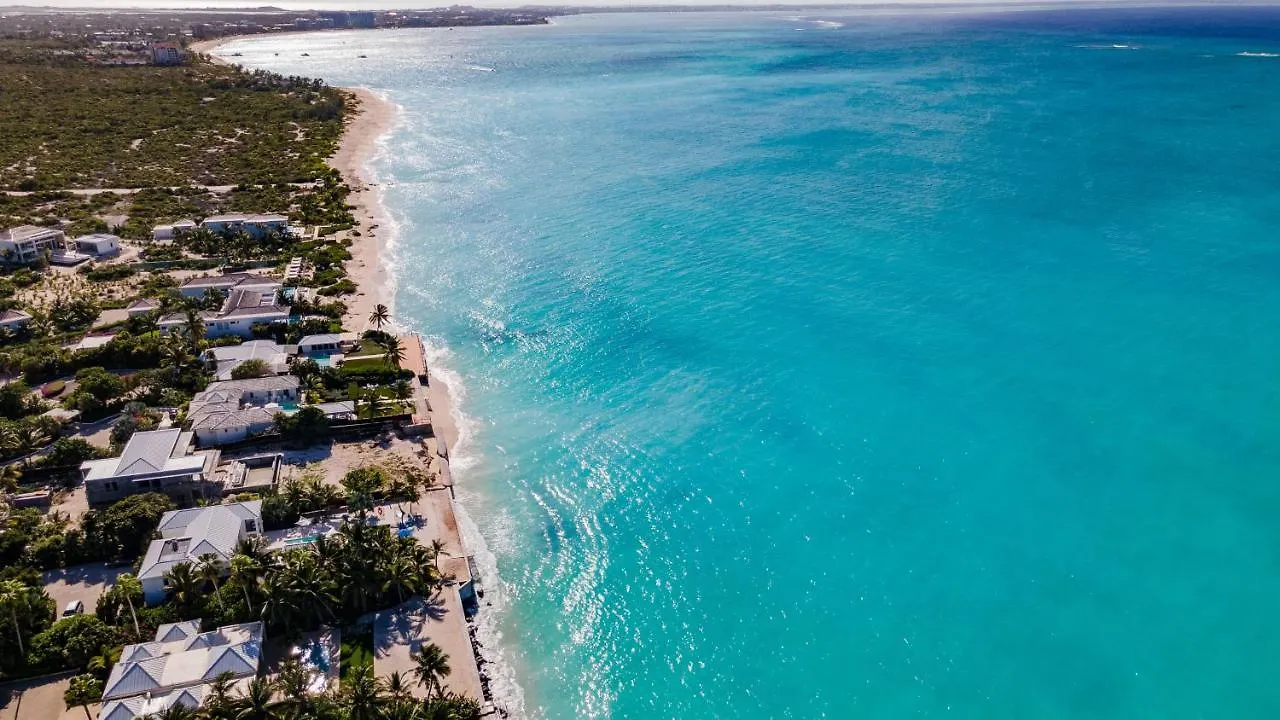 The Atrium Resort Grace Bay 4*,