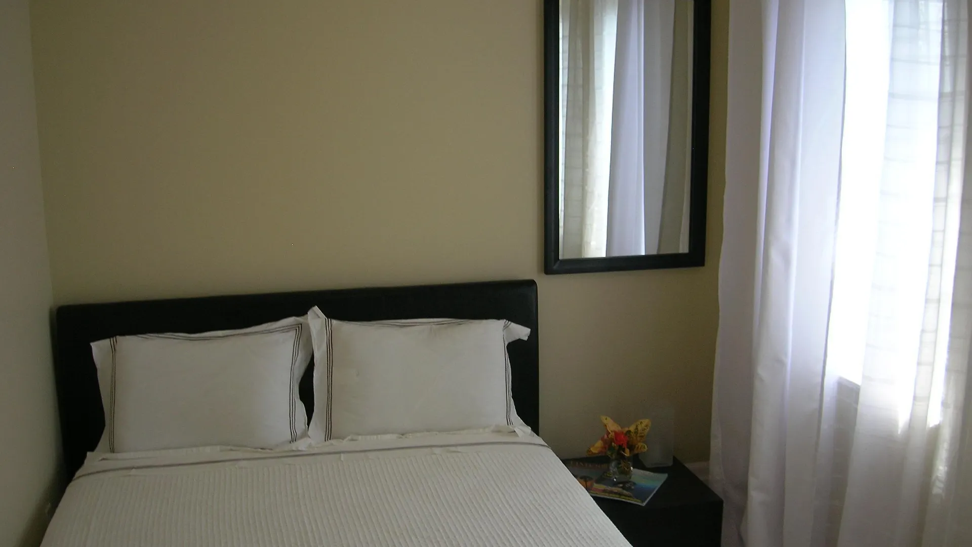 The Atrium Resort غرايس باي