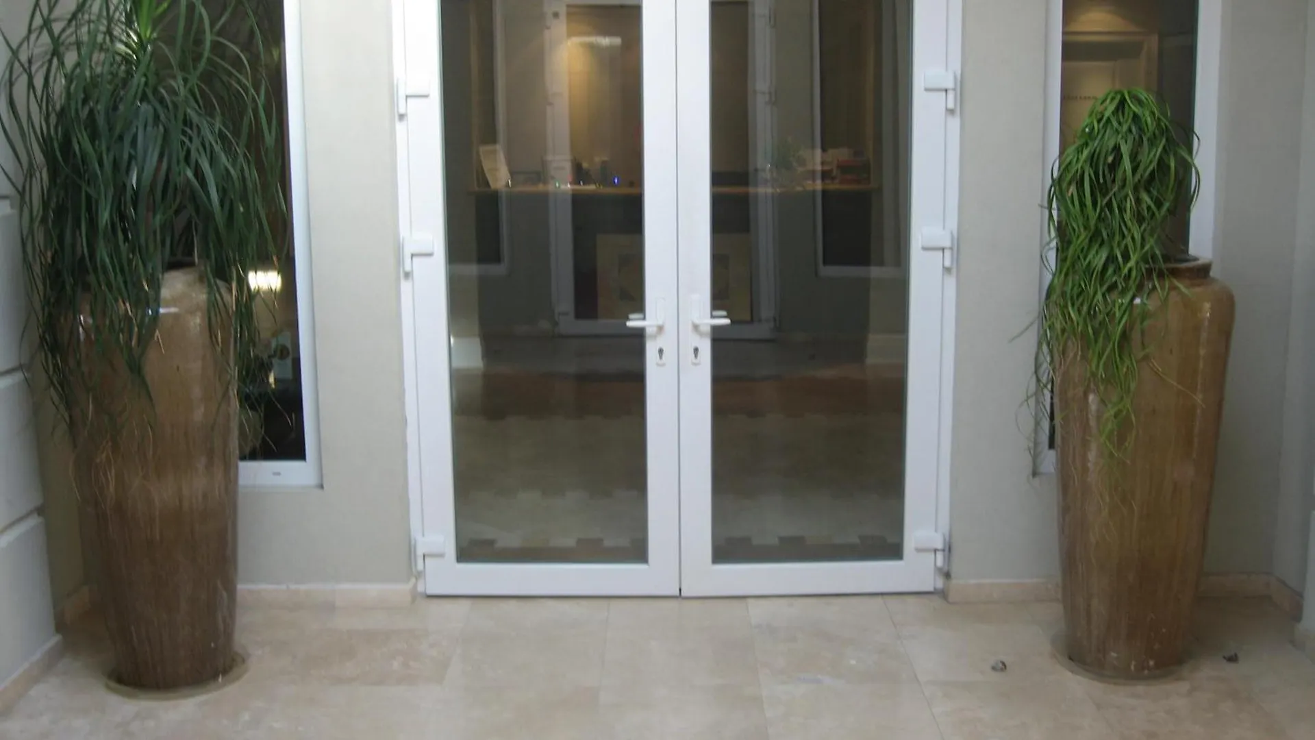 The Atrium Resort غرايس باي