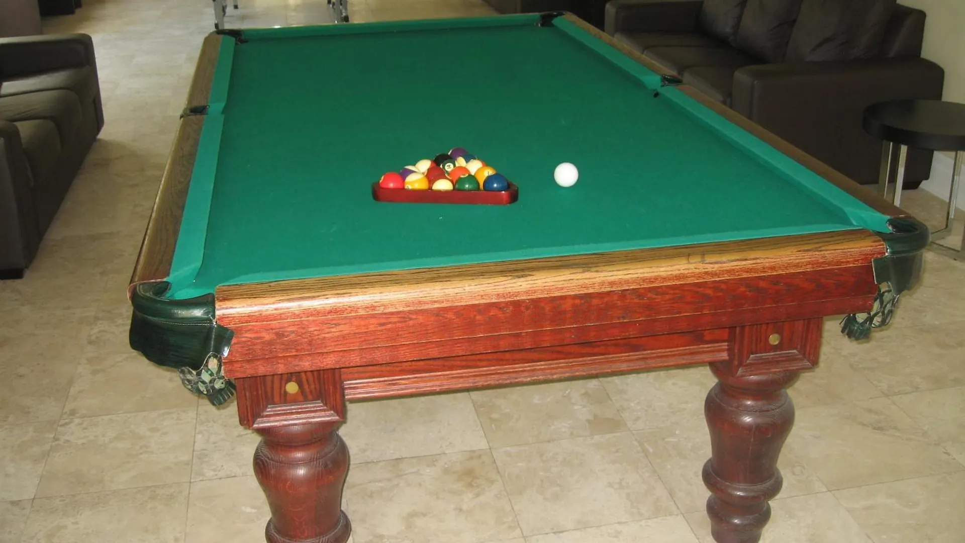 The Atrium Resort غرايس باي