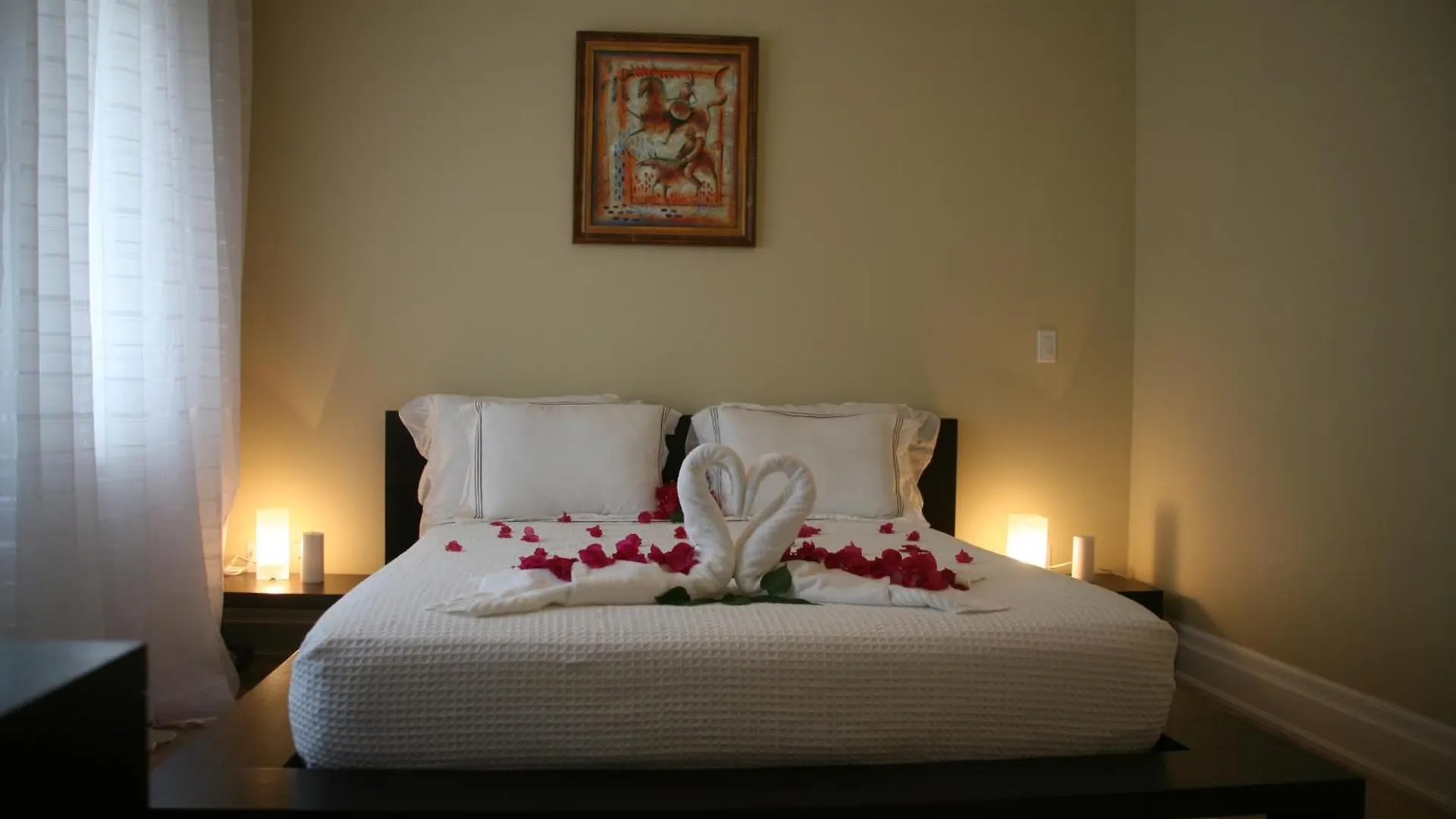 The Atrium Resort غرايس باي